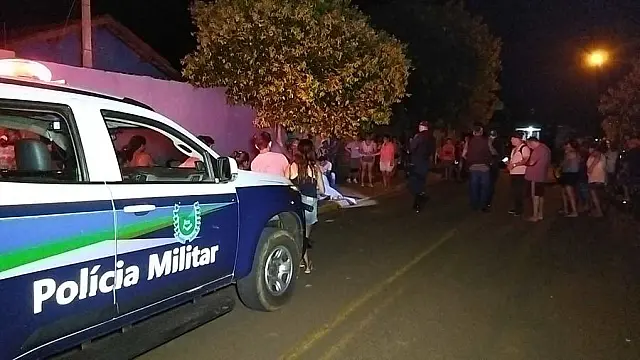 Homem é executado a tiros enquanto tomava tereré com a esposa