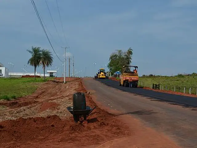 Obra de pavimentação da via de acesso ao IFMS entra em fase final