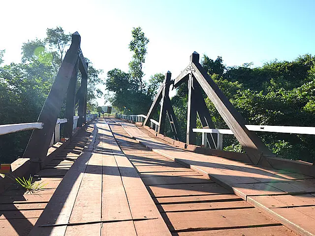 Agesul visita ponte interditada na zona rural de Anastácio e encaminha obra à empreiteira