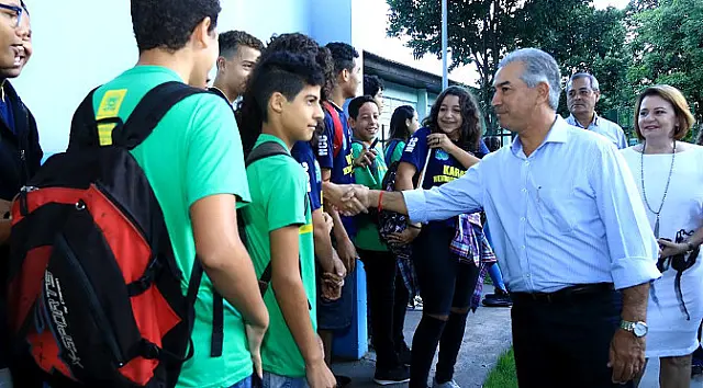 Governador autoriza concurso para contratação de 1.500 professores e administrativos da Educação