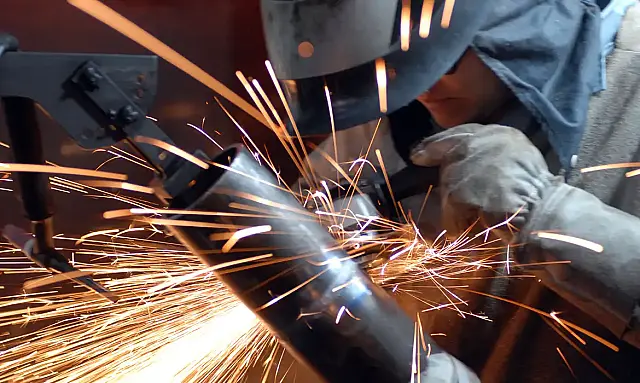Produção industrial cai em quatro dos 15 locais pesquisados pelo IBGE