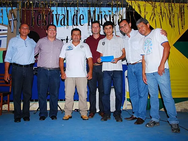 Festival da Música Sertaneja premia cantores revelação em Anastácio