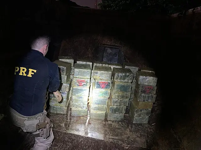 PRF apreende 360 kg de cocaína escondidos em caminhão em Maracaju
