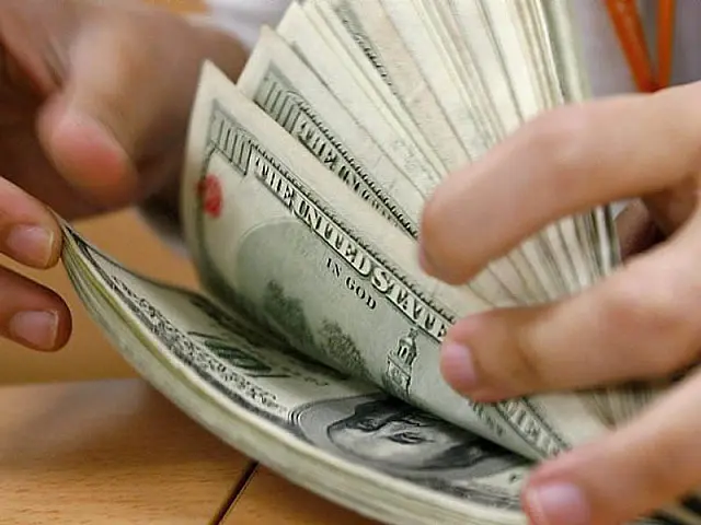 Governo toma medidas para conter queda do dólar
