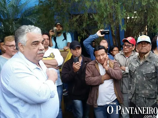 Por situação nas escolas municipais, indígenas fazem manifestação na Prefeitura de Aquidauana