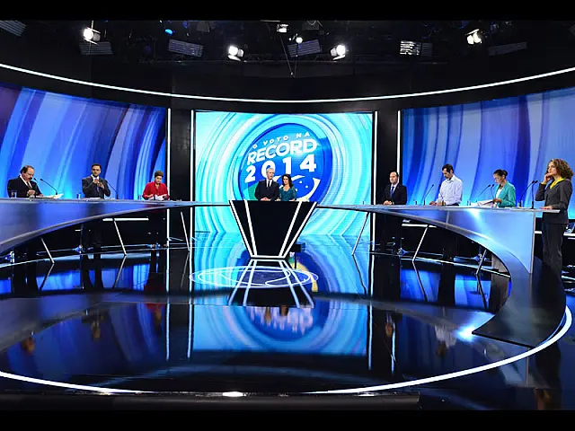 Dilma é alvo preferencial no debate da TV Record