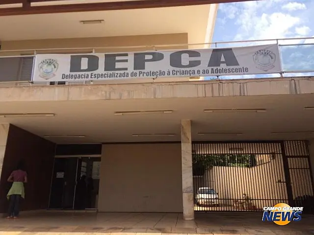 Mecânico é espancado por populares após mostrar partes íntimas a criança na rua