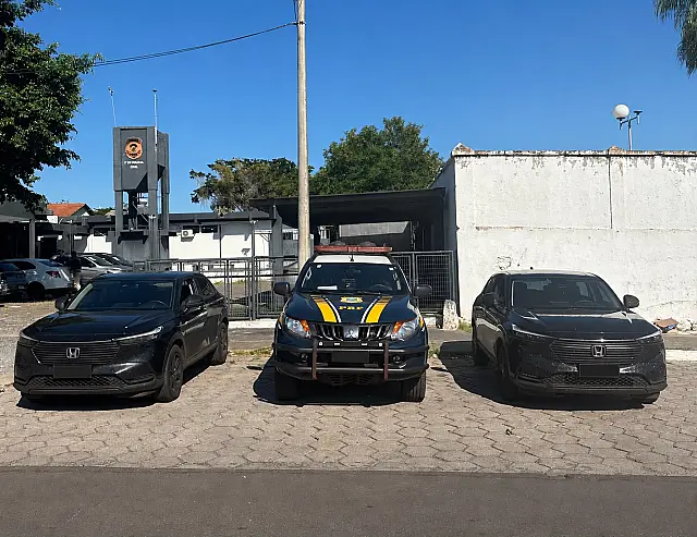 PRF recupera dois SUVs roubados durante fiscalização na BR-262