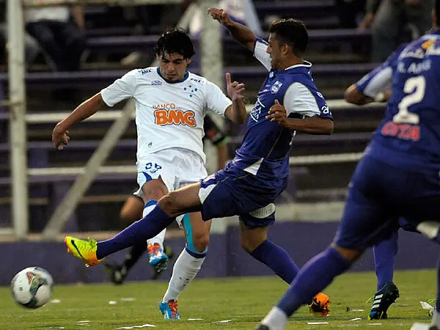 Dagoberto perde pênalti, e Cruzeiro é derrotado pelo Defensor