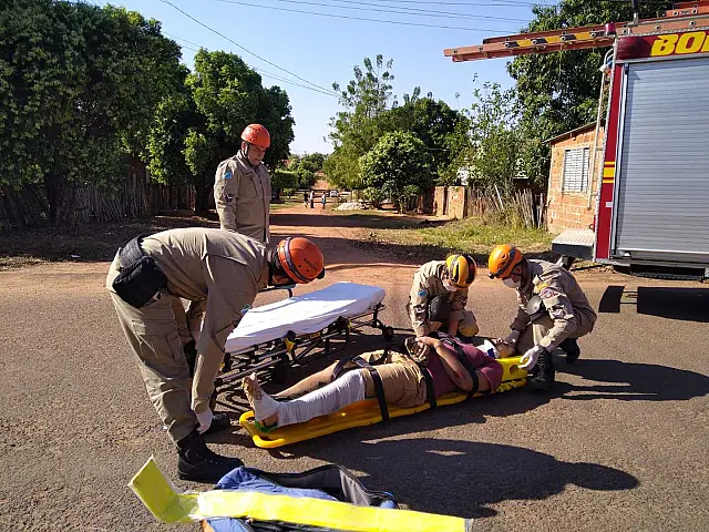 Motociclista sofre queda após atropelar cachorro em Anastácio