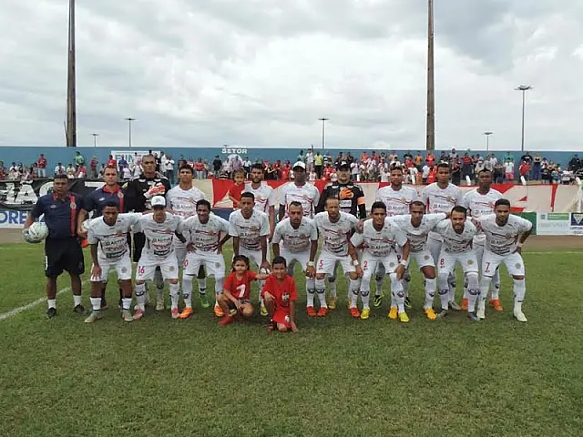 Veja todos os campeões estaduais deste domingo de futebol pelo Brasil