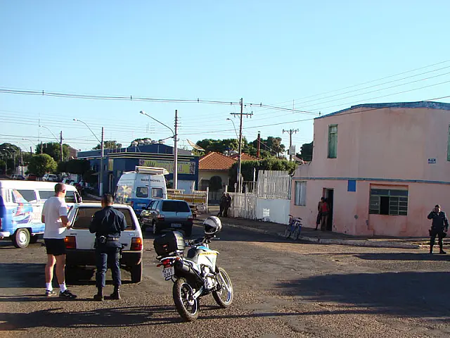 Colisão em cruzamento envolve dois veículos em Aquidauana
