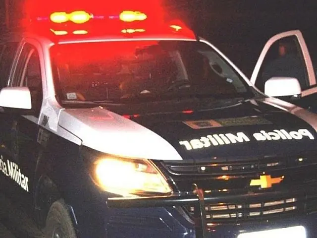 Após furtar mercado, homem é preso pela PM em cima de telhado