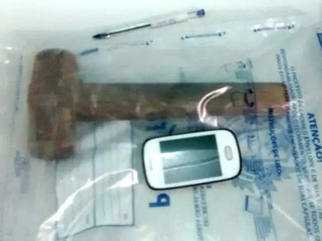 Manicure mata adolescente a marretadas para roubar recém-nascida
