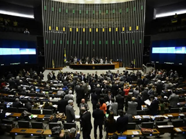 CCJ do Senado aprova fim do voto secreto no Congresso