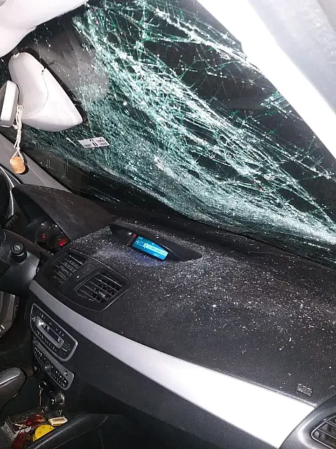Homem destrói veículo, deixa bilhete e acaba preso