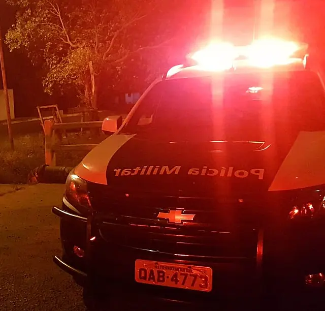 PM usa spray de pimenta para conter briga generalizada em frente de boate