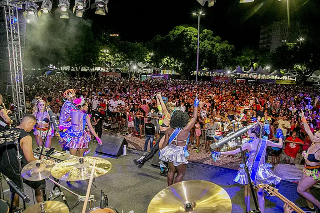 Thimbahia e Escola de Samba da União agitam carnaval de Corumbá