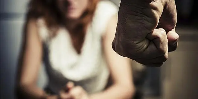 Mulher fica ferida após ser jogada no chão e agredida por marido no São Francisco