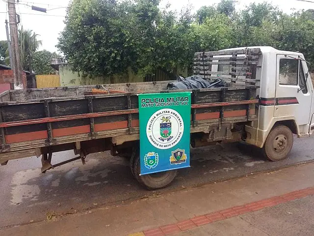Polícia apreende carregamento ilegal de madeira em Bodoquena