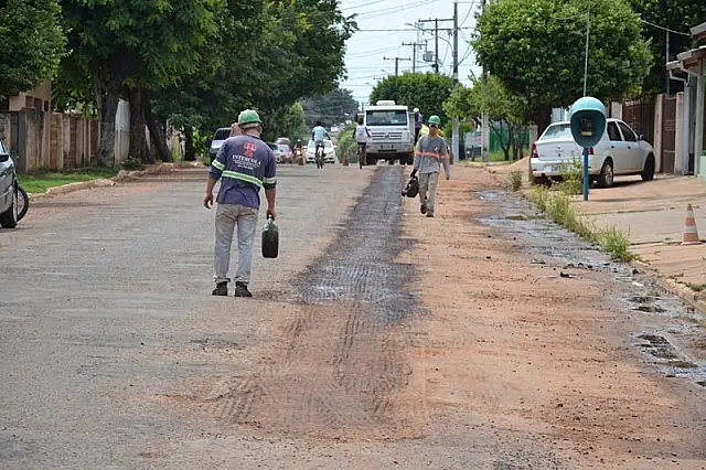 Após inúmeras reclamações, vereadores tomam atitude quanto a obras inacabadas na 27 de Julho