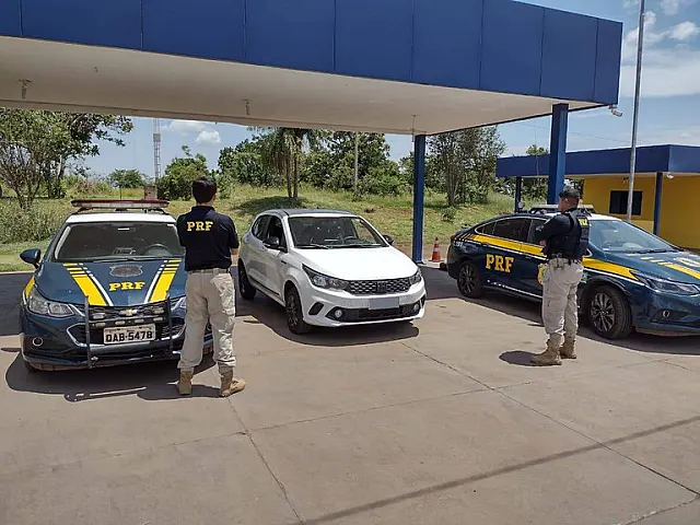 PRF recupera veículo que havia sido furtado em Goiânia