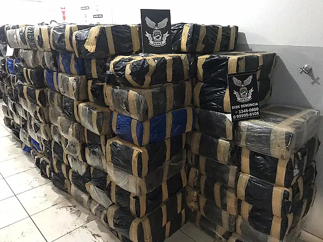 Dupla é presa com seis toneladas de maconha escondidas em caminhão na MS-040