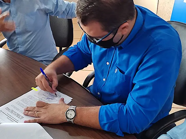 Prefeito Alan Guedes sanciona Projeto de Lei que permite prorrogar contratos dos médicos do SUS em D