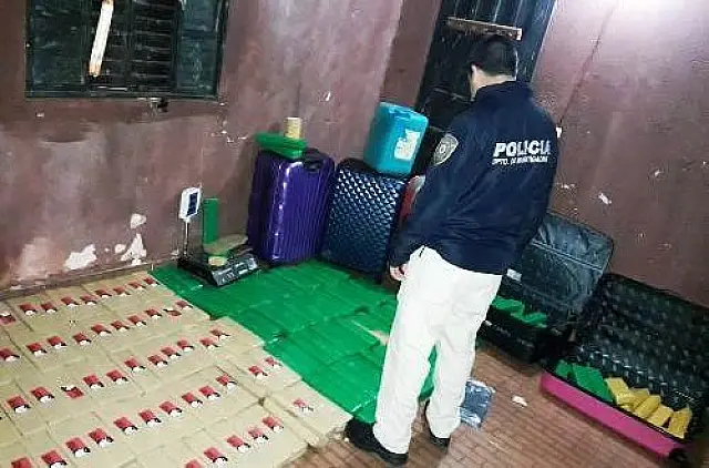Polícia paraguaia apreende maconha com adesivo 'Lula Livre' na fronteira com Ponta Porã