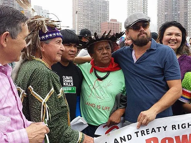 Índio terena de Aquidauana participa de marcha com Leonardo Di Caprio