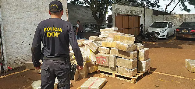 Polícia localiza caminhão com três toneladas de maconha em MS