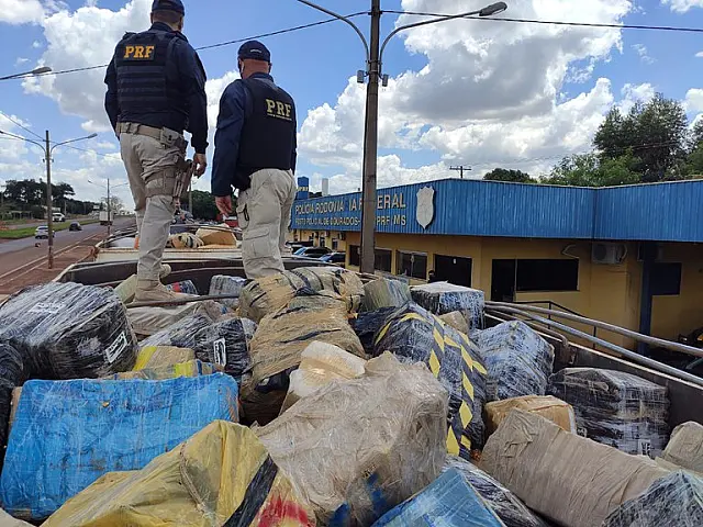 Maior apreensão da história: PRF apreende carreta com 29 toneladas de maconha em MS