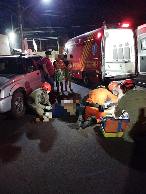 Motociclista fica ferido após colidir em veículo estacionado em Corumbá