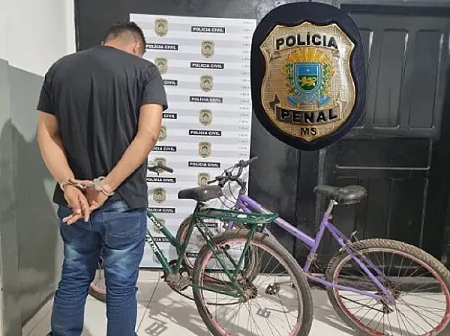 Ladrão é preso após furtar bicicletas ao lado de delegacia
