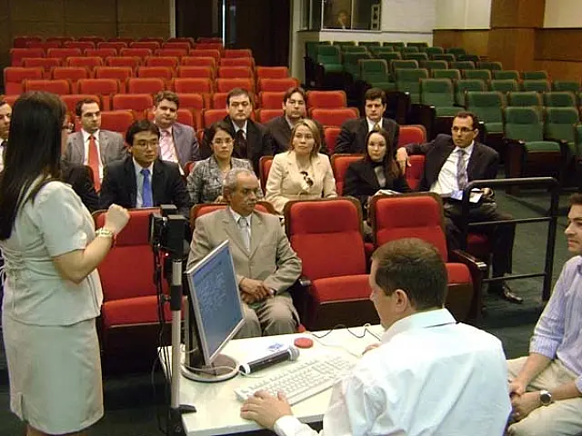 Novos juízes substitutos visitam TRE/MS