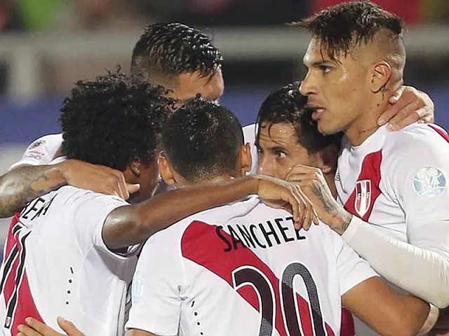 Ajudinha peruana: Pizarro decide, e Brasil volta a ser líder do Grupo C