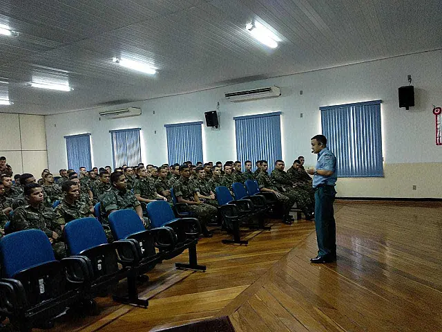 PM dá palestra sobre direção defensiva ao Exército em Aquidauana