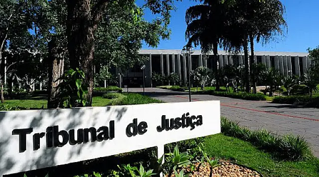 Justiça condena rede social por manter nude falso de mulher criado por IA em MS
