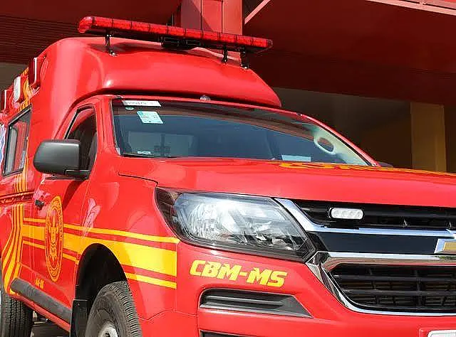 Acidente entre moto e bicicleta deixa pelo menos um ferido no Bairro Santa Terezinha