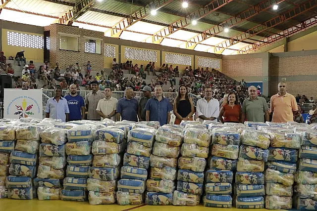 Prefeitura de Anastácio entrega cestas básicas a cerca de 800 famílias