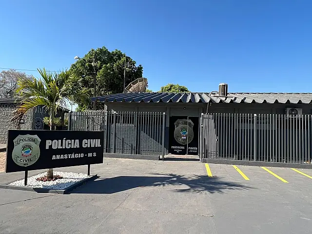 Mulher embriagada é presa pilotando moto com criança em Anastácio