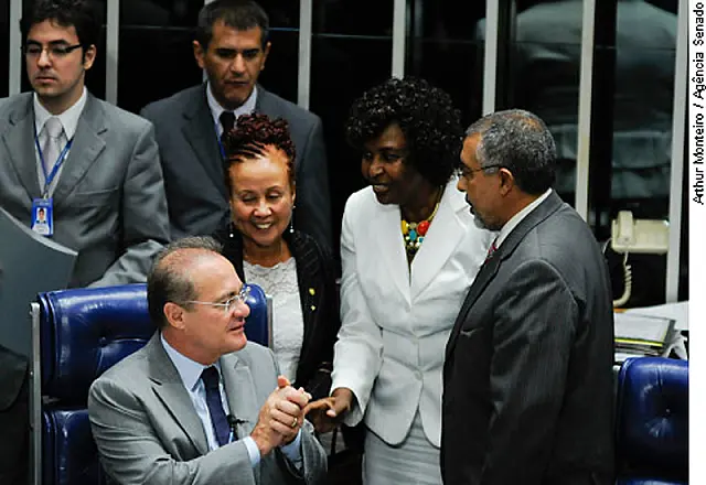 Senado aprova ampliação dos direitos das domésticas em primeiro turno
