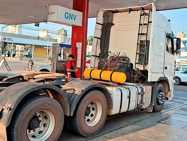 Primeira conversão de caminhão para GNV marca uso de combustível mais limpo em MS