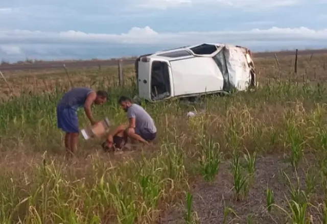Policial de folga salva vida de homem arremessado para fora de carro na BR-060