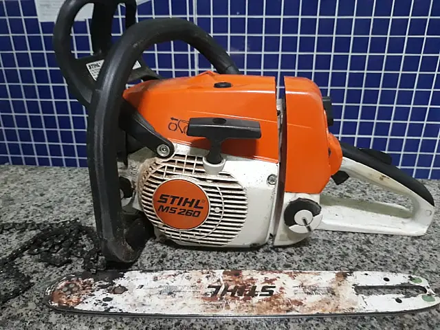 Homem denúncia furto de motosserra e ferramentas durante obra em Camisão