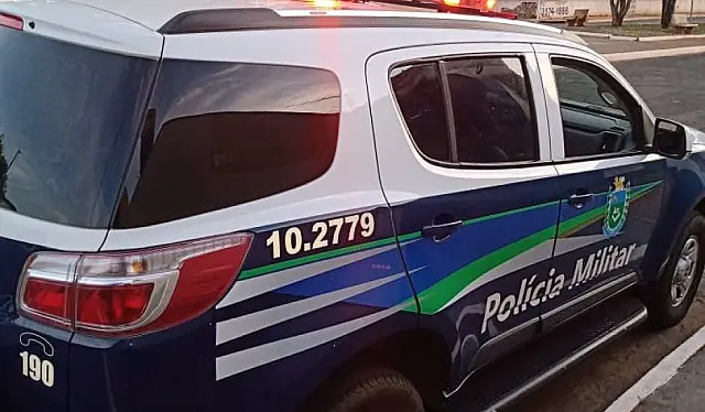 Crianças são "abandonadas" pela mãe durante a madrugada