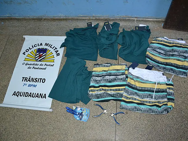 Homem furta roupas em Aquidauana, 'mantém embalo' em Anastácio, mas é preso