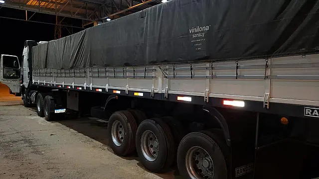 Carreta apreendida com 255 quilos de cocaína na BR-262 foi construída para o tráfico de drogas, diz PF