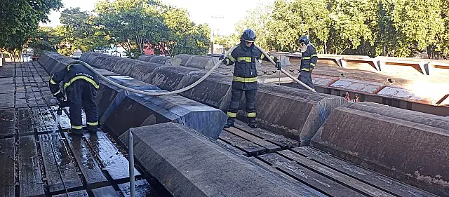 Escola invadida por vândalos pega fogo em Aquidauana