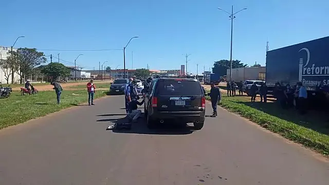 Assaltantes atiram em carro blindado e levam dinheiro do Shopping China